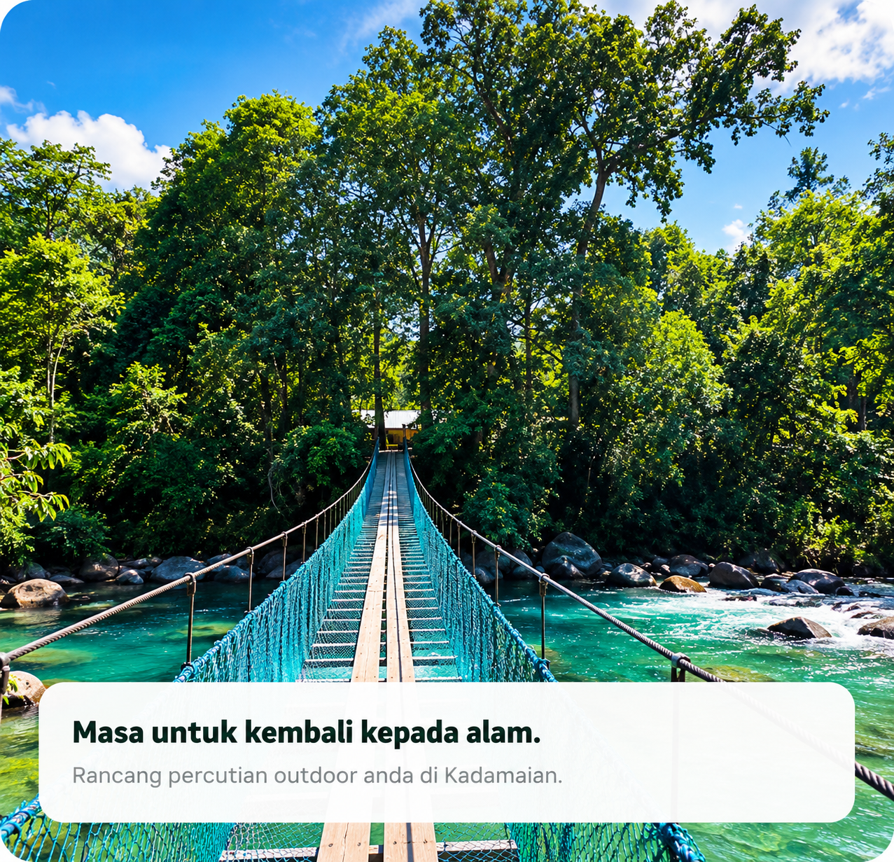 Jambatan gantung merentasi sungai jernih di Eco Camp Bayayat Kadamaian